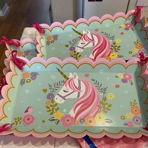 3 Unicorn trays & 2 pink plastic table covers